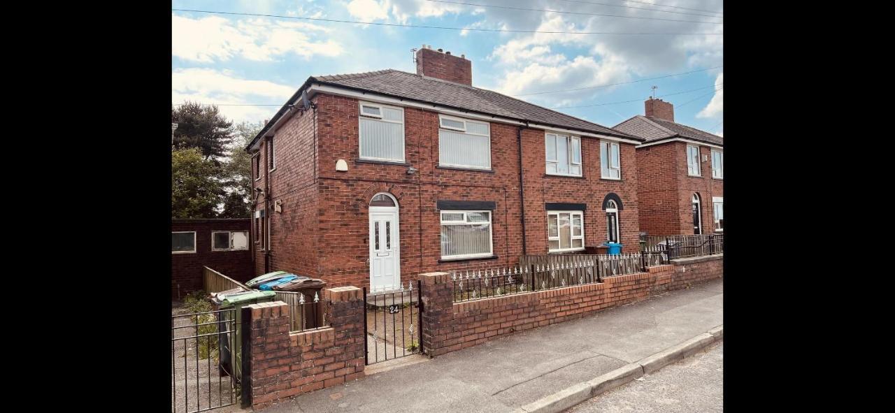 Entire 3-Bedroom Home In Oldham - Guest House ภายนอก รูปภาพ