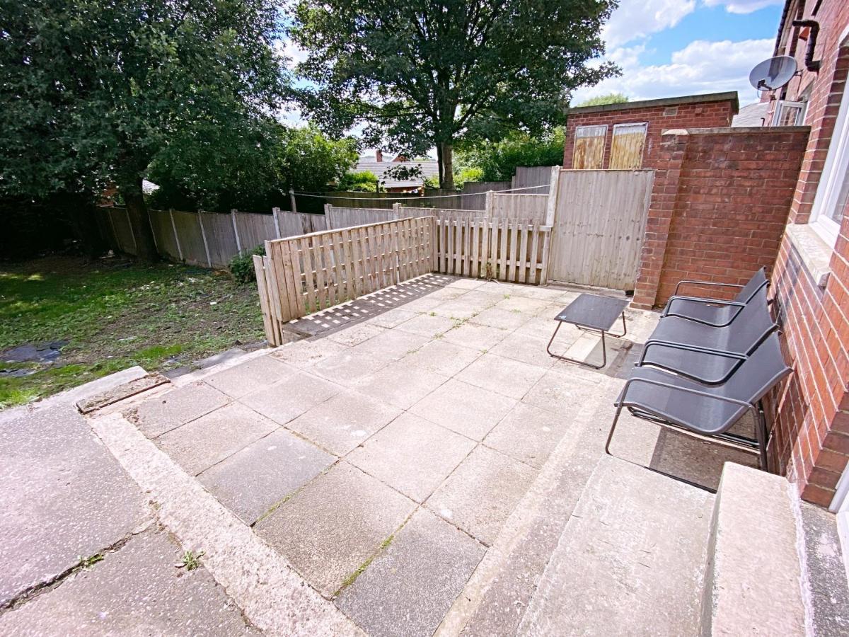 Entire 3-Bedroom Home In Oldham - Guest House ภายนอก รูปภาพ