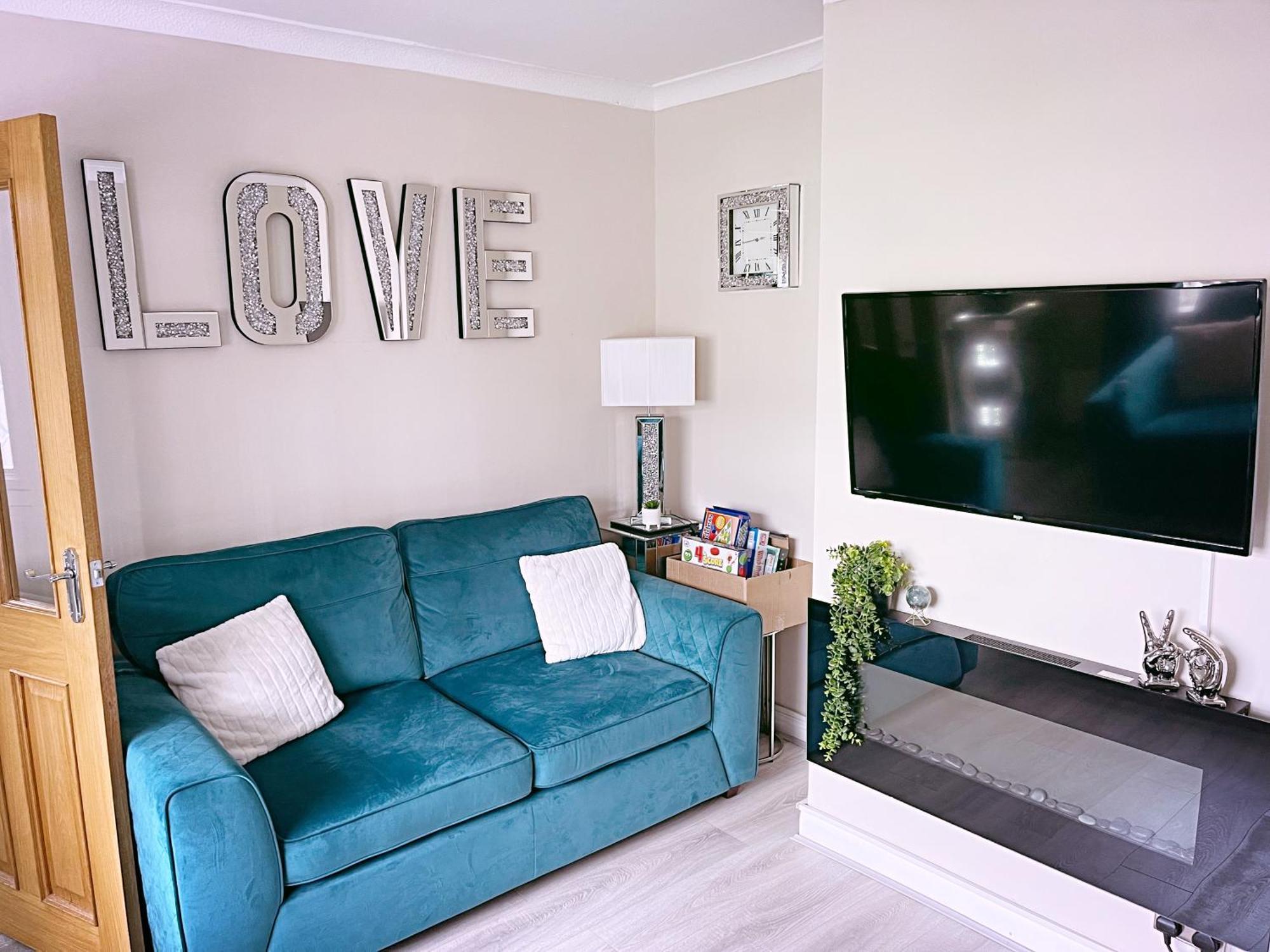 Entire 3-Bedroom Home In Oldham - Guest House ภายนอก รูปภาพ