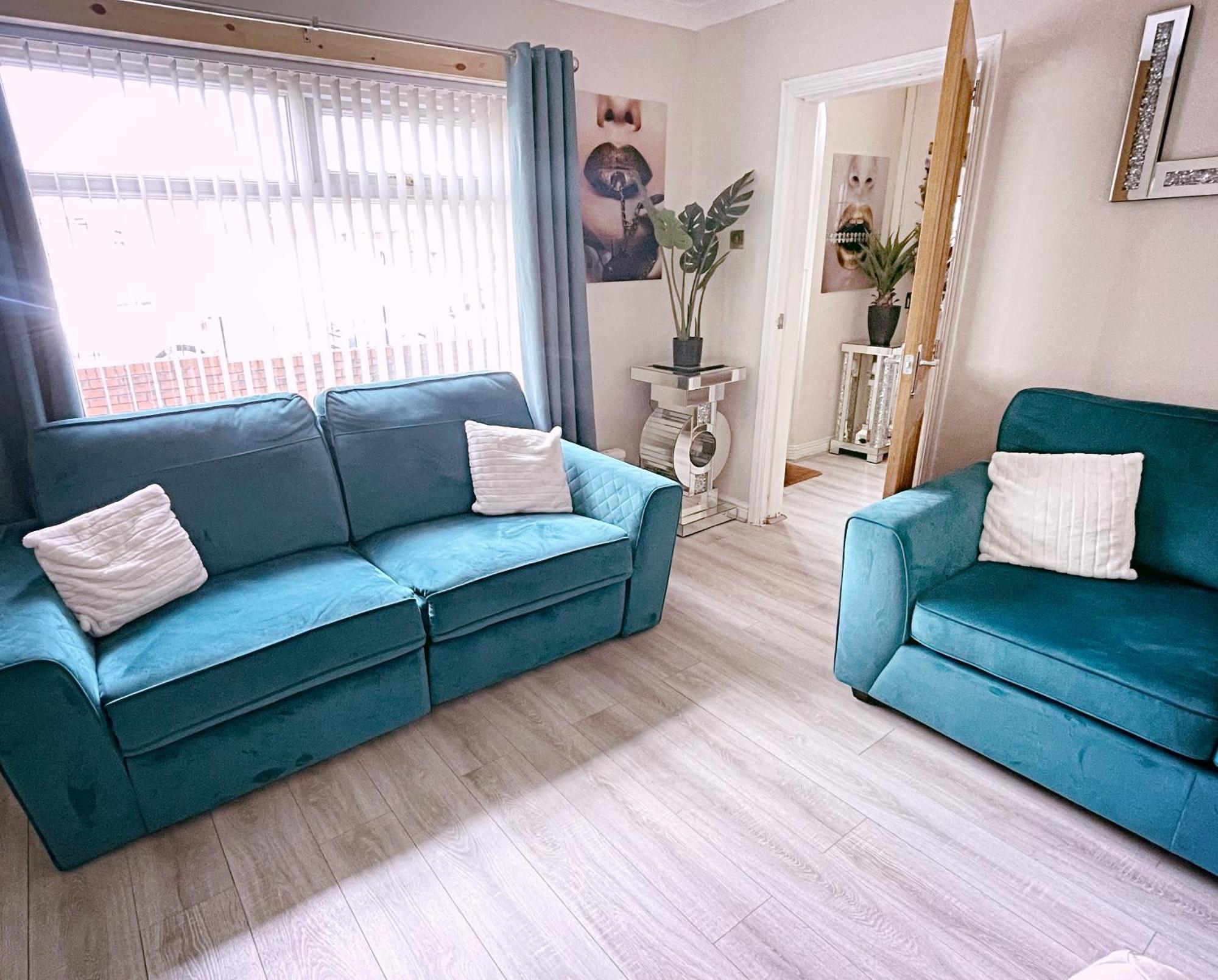 Entire 3-Bedroom Home In Oldham - Guest House ภายนอก รูปภาพ
