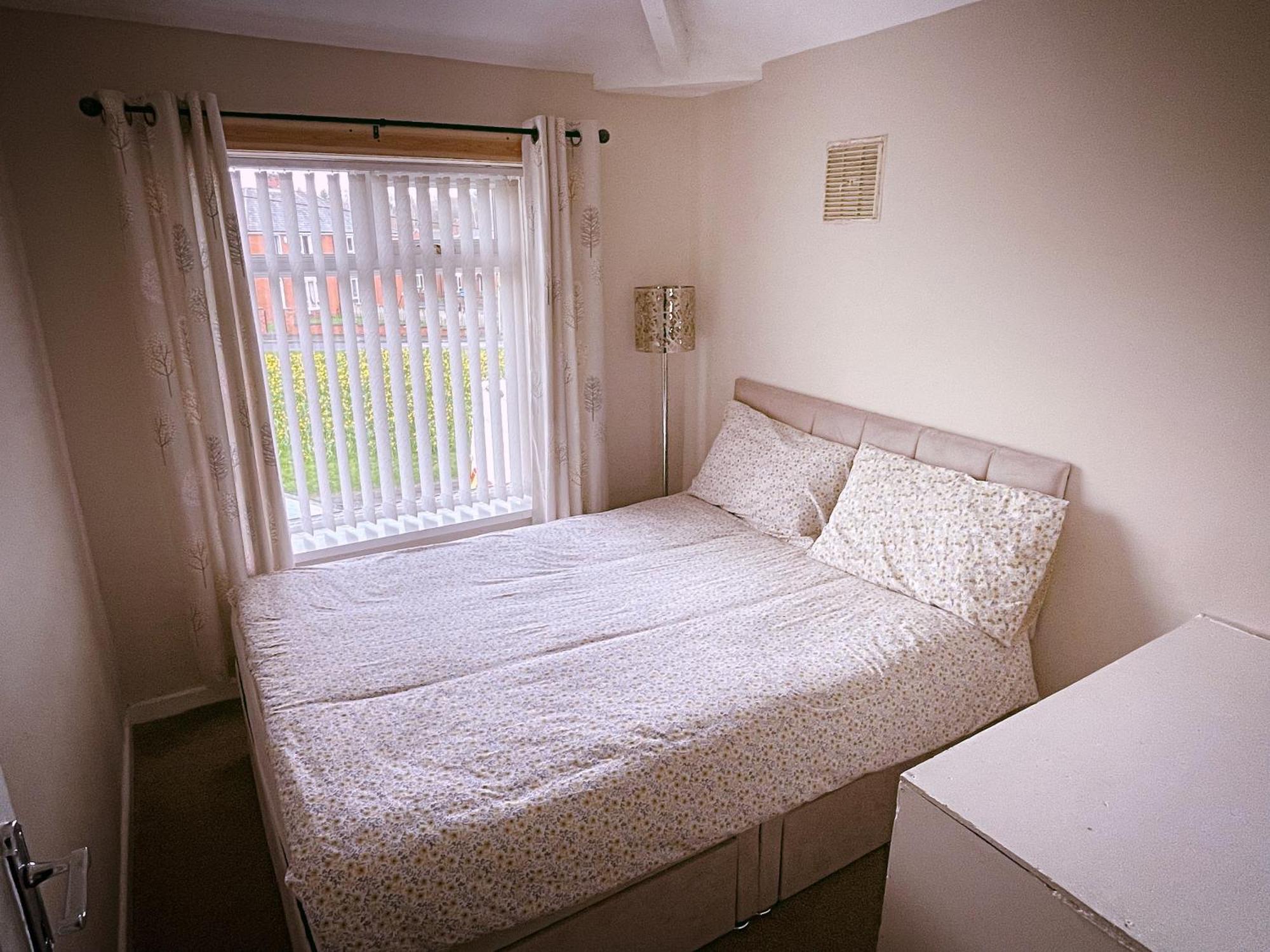 Entire 3-Bedroom Home In Oldham - Guest House ภายนอก รูปภาพ