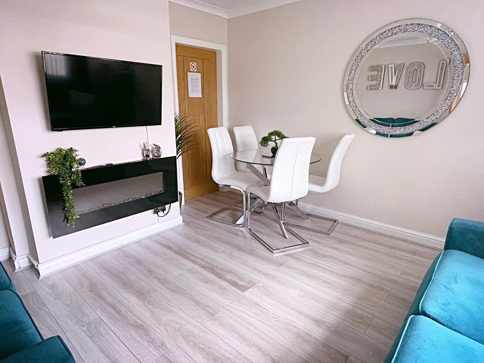 Entire 3-Bedroom Home In Oldham - Guest House ภายนอก รูปภาพ