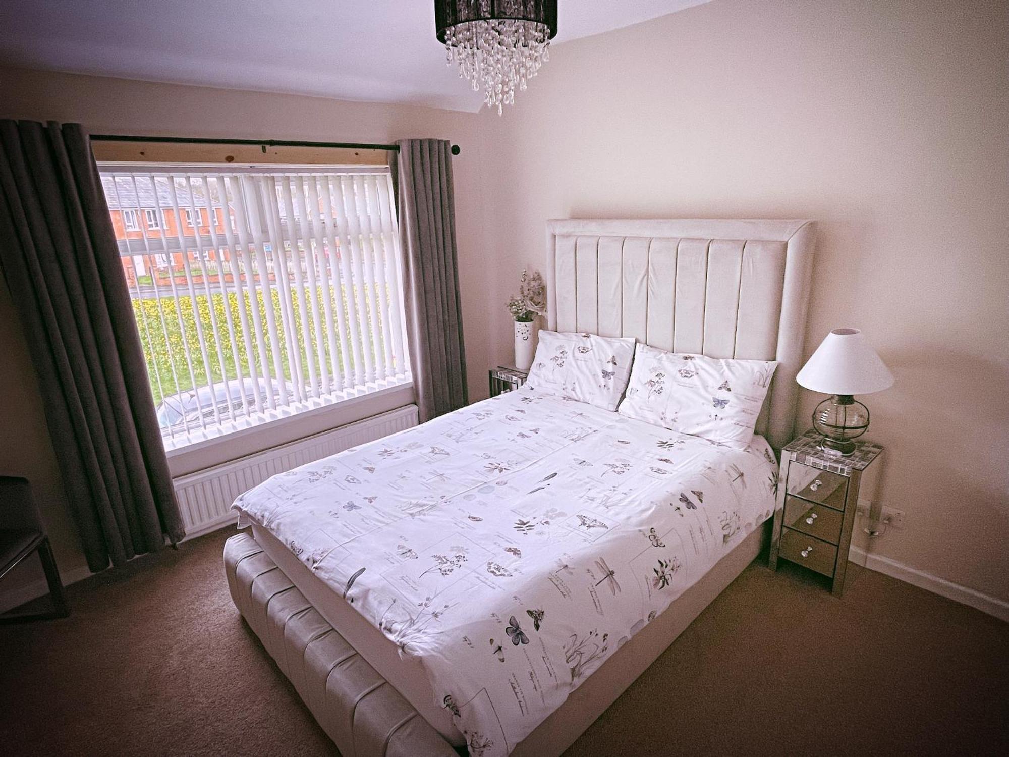 Entire 3-Bedroom Home In Oldham - Guest House ภายนอก รูปภาพ
