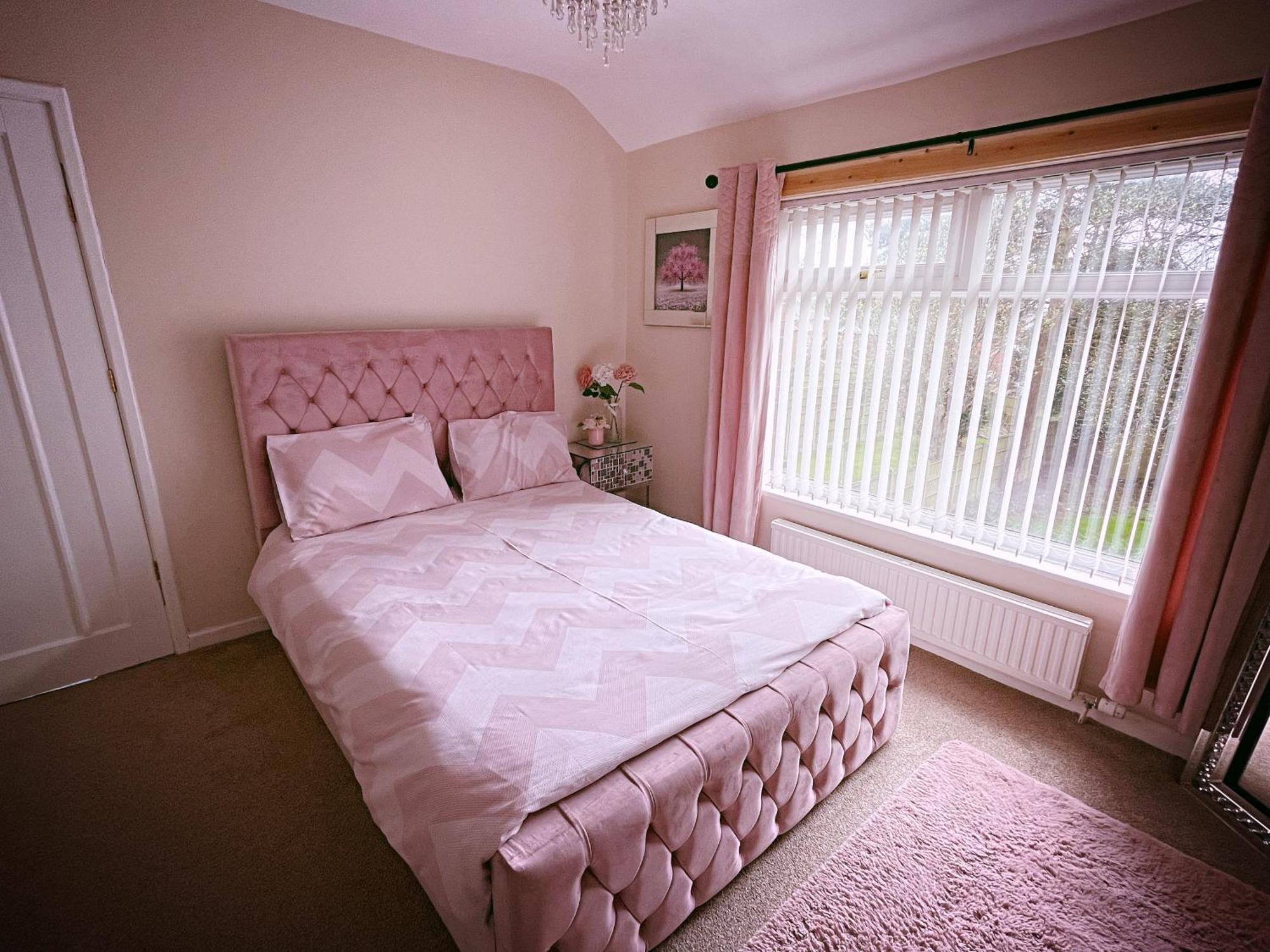 Entire 3-Bedroom Home In Oldham - Guest House ภายนอก รูปภาพ